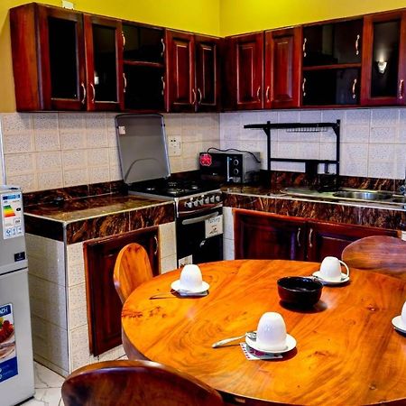 Peace Of Mind Suites Ентеббе Екстер'єр фото