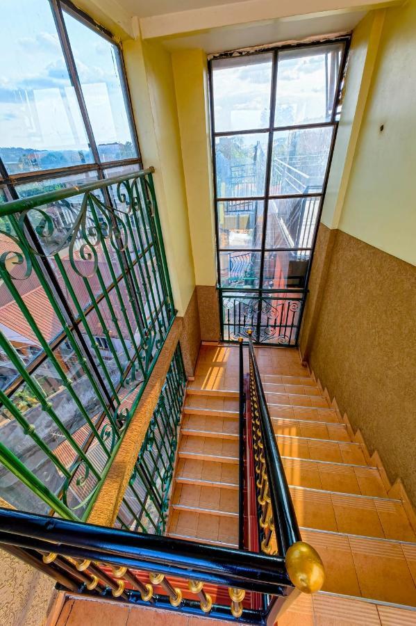Peace Of Mind Suites Ентеббе Екстер'єр фото