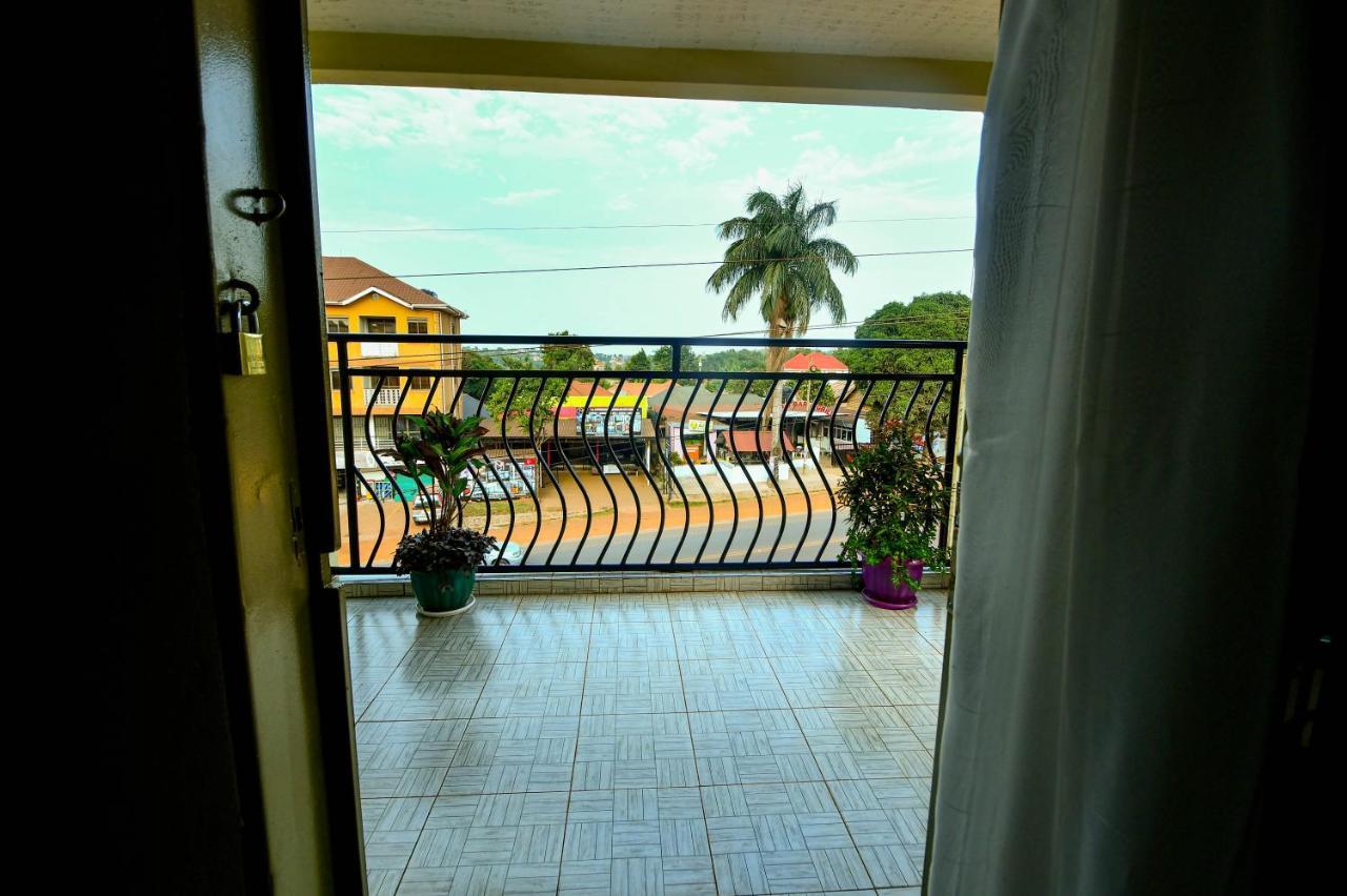 Peace Of Mind Suites Ентеббе Екстер'єр фото