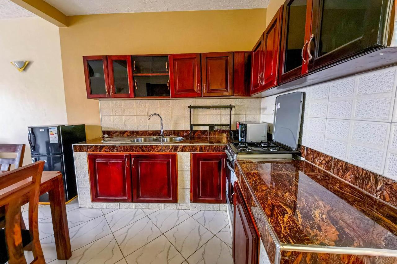 Peace Of Mind Suites Ентеббе Екстер'єр фото