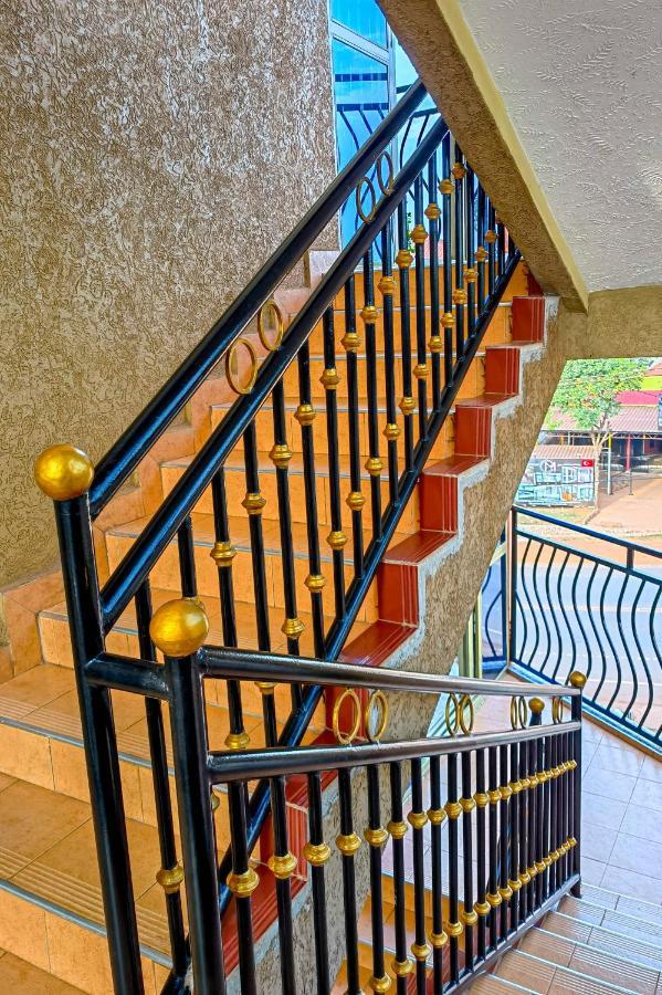 Peace Of Mind Suites Ентеббе Екстер'єр фото