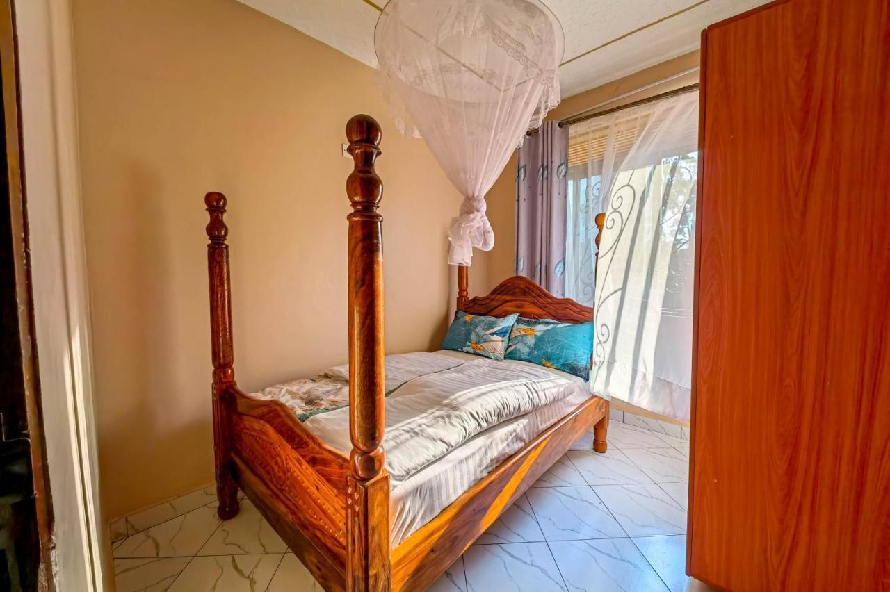 Peace Of Mind Suites Ентеббе Екстер'єр фото