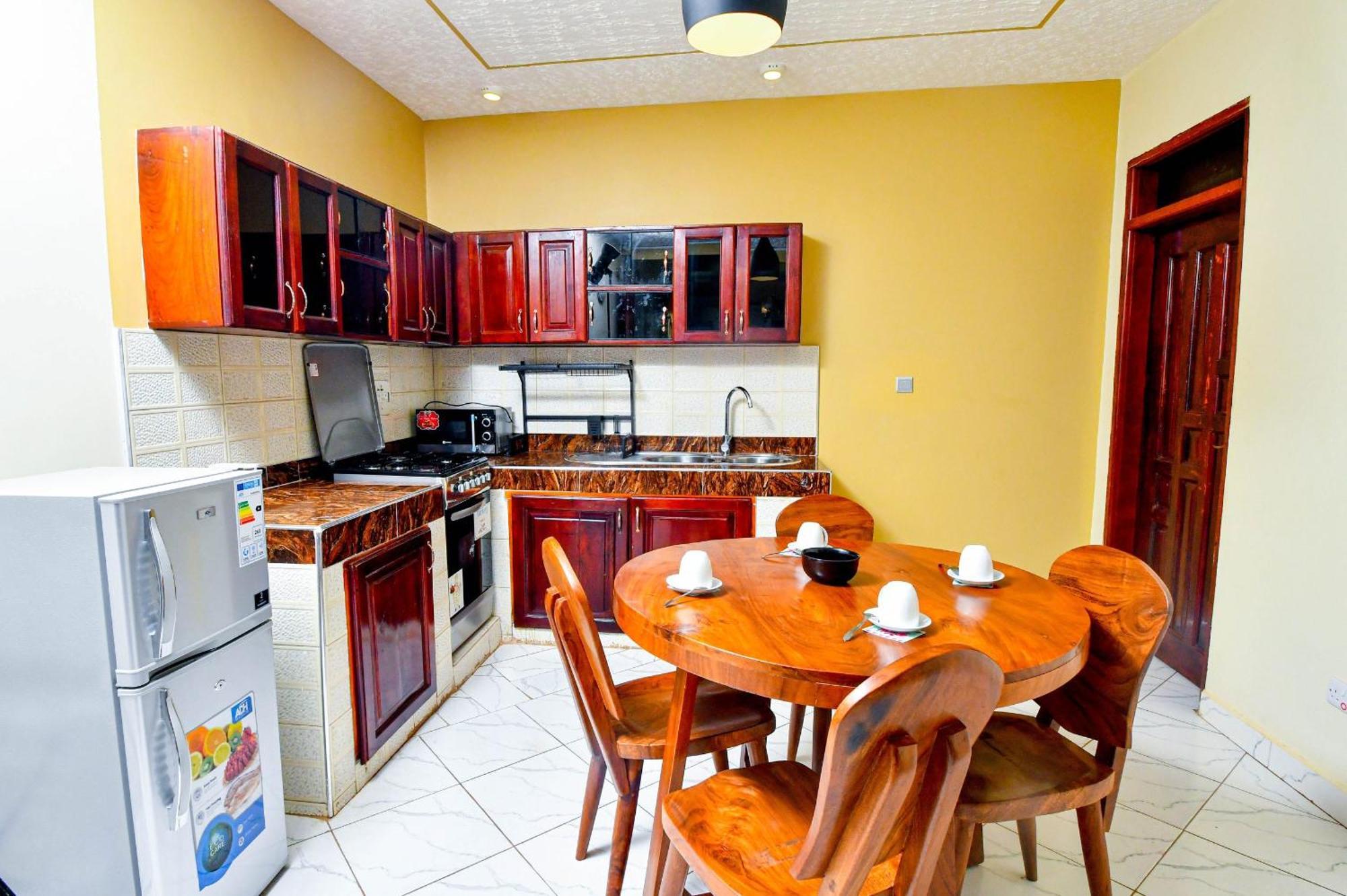 Peace Of Mind Suites Ентеббе Екстер'єр фото